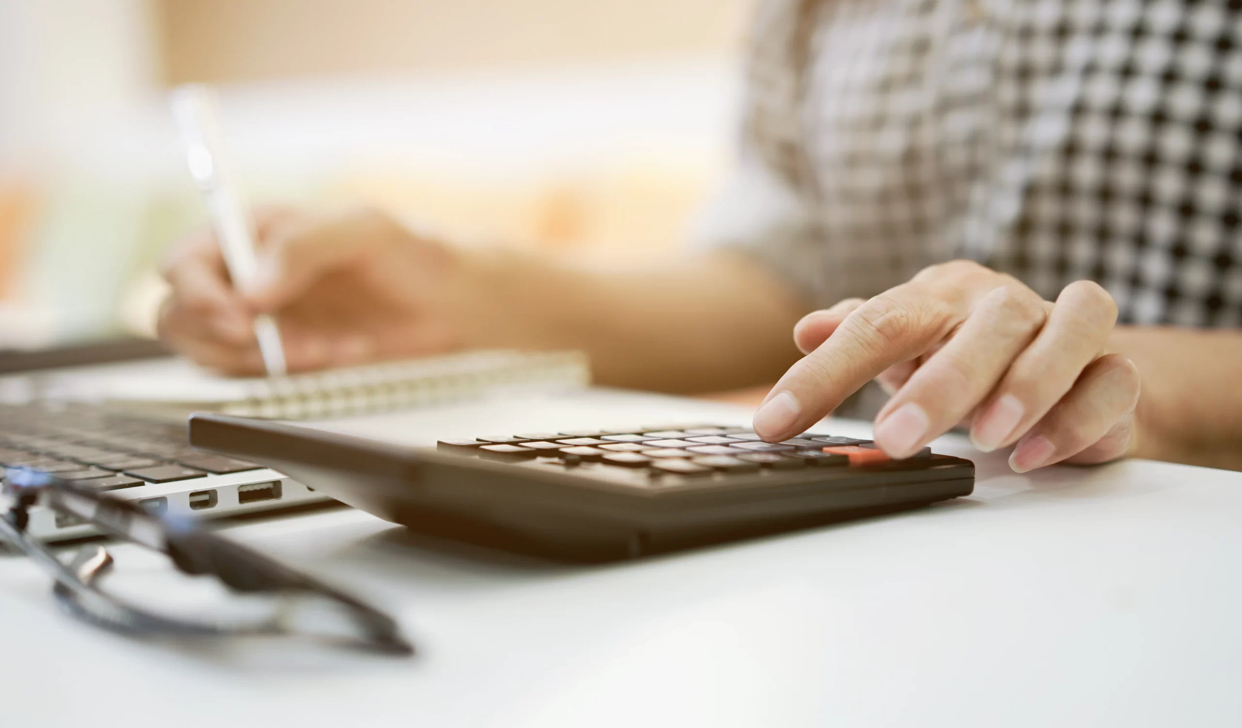 When Is the Best Time to Buy Universal Life Insurance? Timing, Cost, and Strategic Leverage